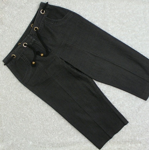 Larry Levine Stretch Black Capri's - Picture 4 of 4